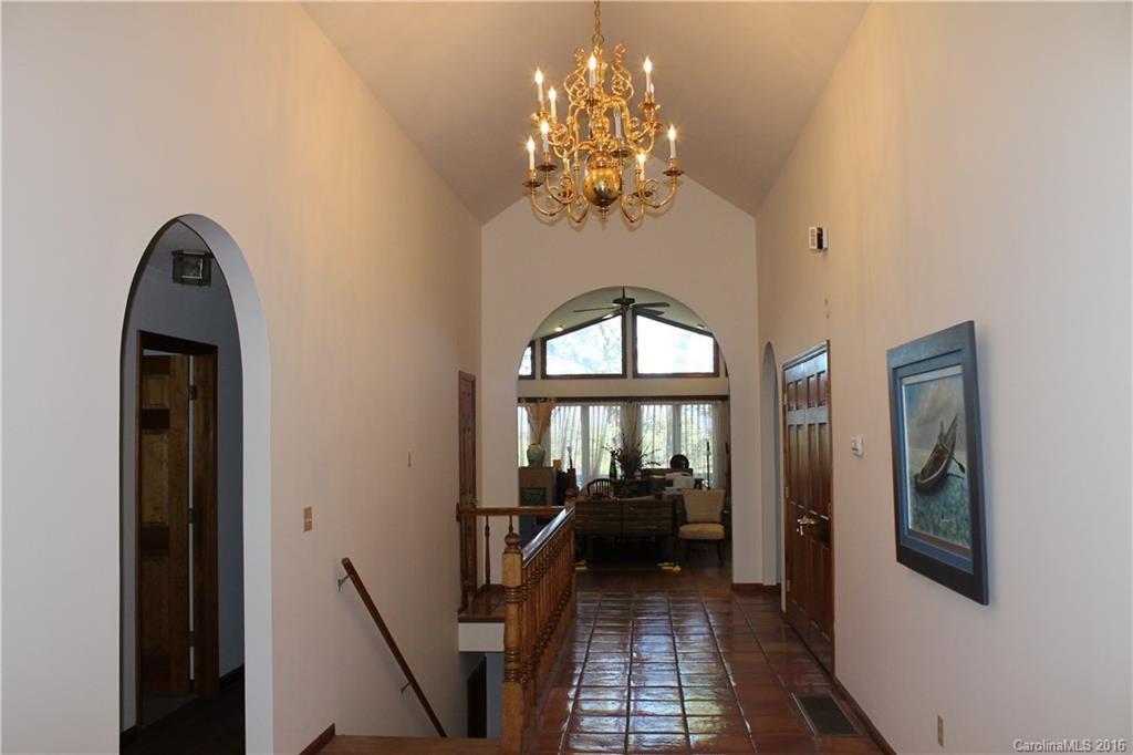 543 Sweetwater Lane - Photo 2