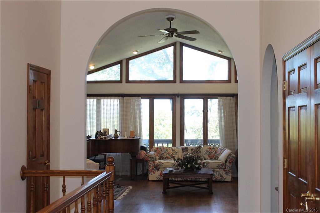 543 Sweetwater Lane - Photo 3