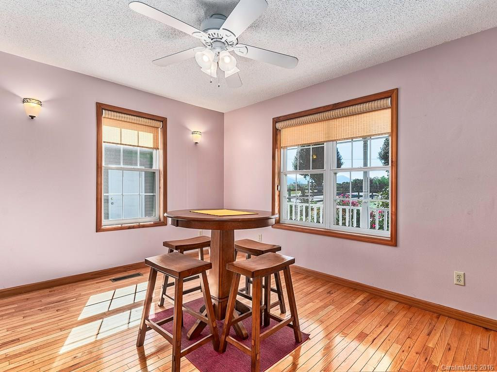 439 Ridgeview Road - Photo 4
