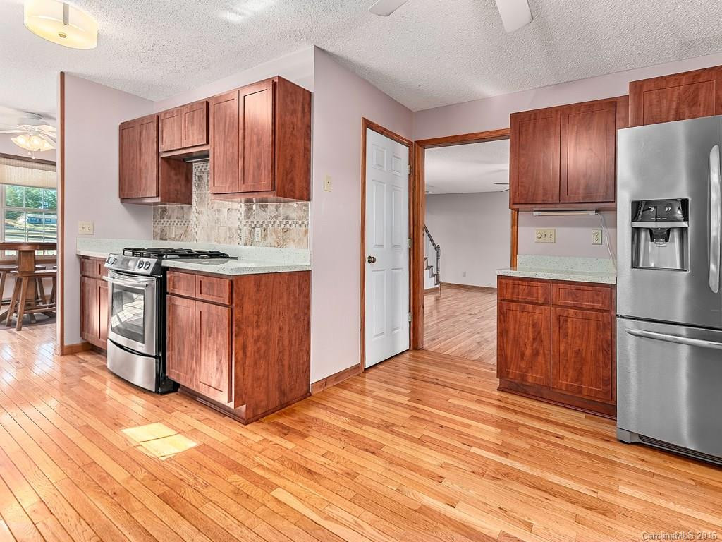 439 Ridgeview Road - Photo 5