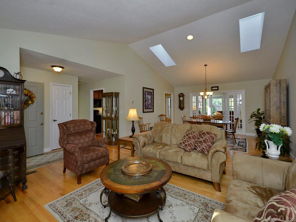 7 Creekside Court - Photo 2