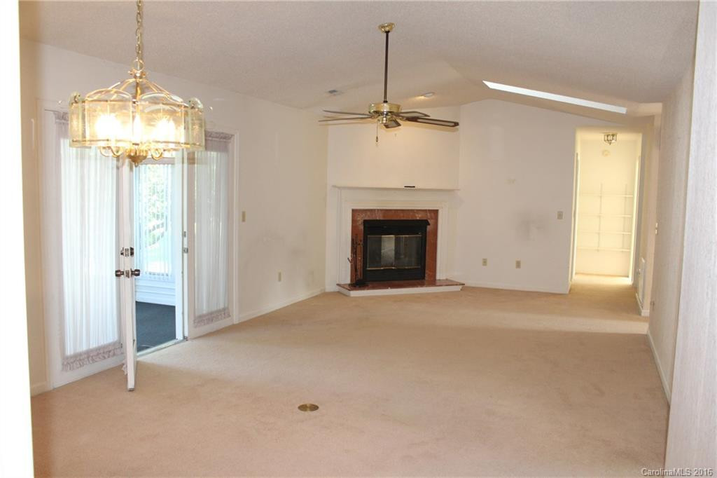 571 Woodfield Lane - Photo 2
