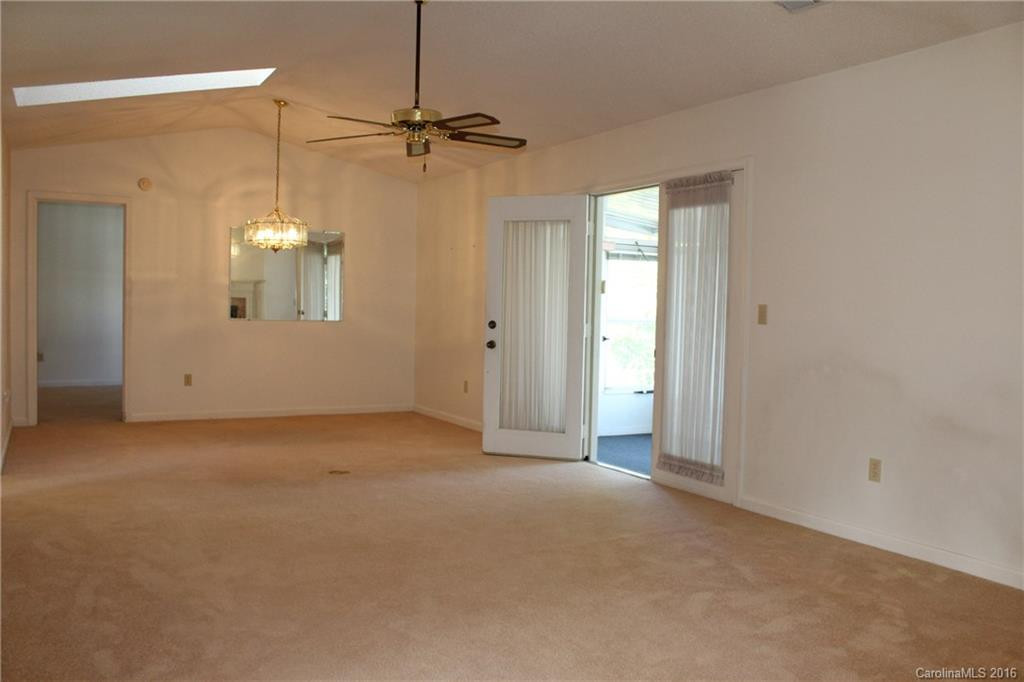 571 Woodfield Lane - Photo 4