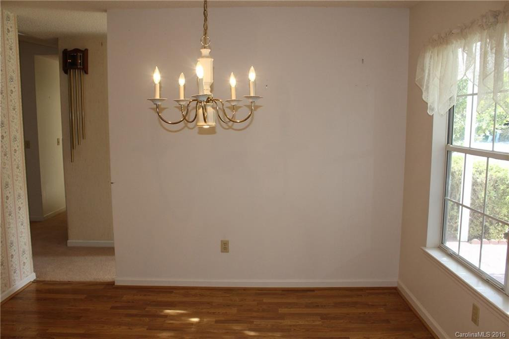 571 Woodfield Lane - Photo 6