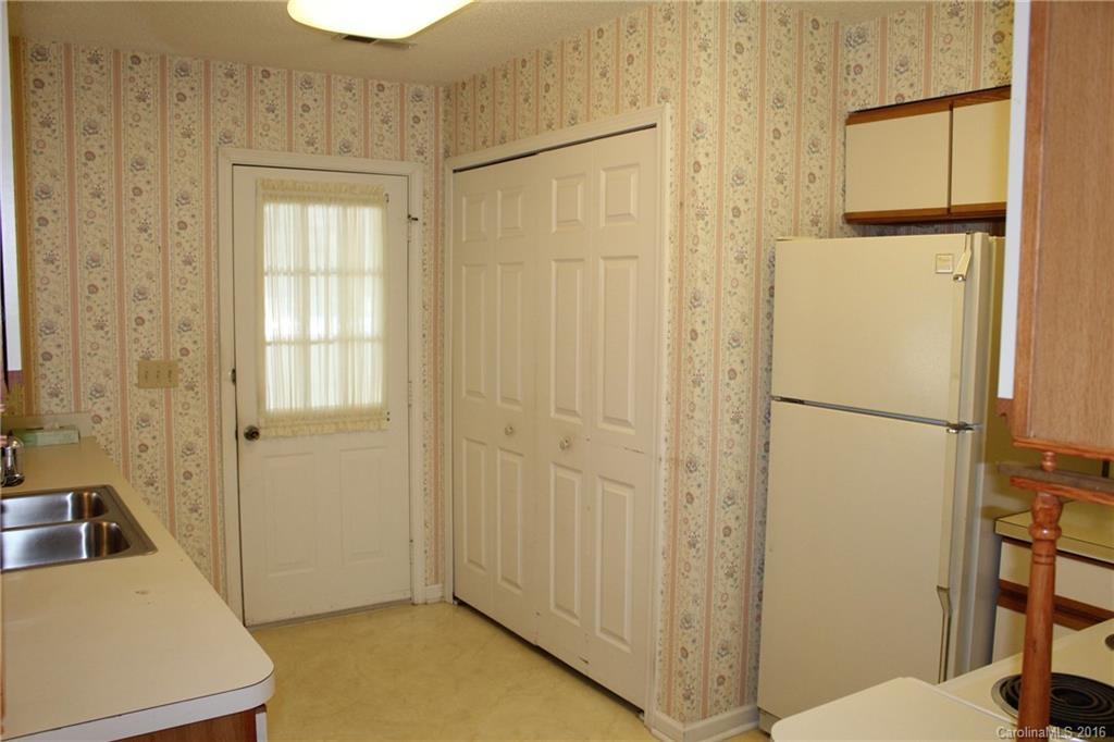 571 Woodfield Lane - Photo 8