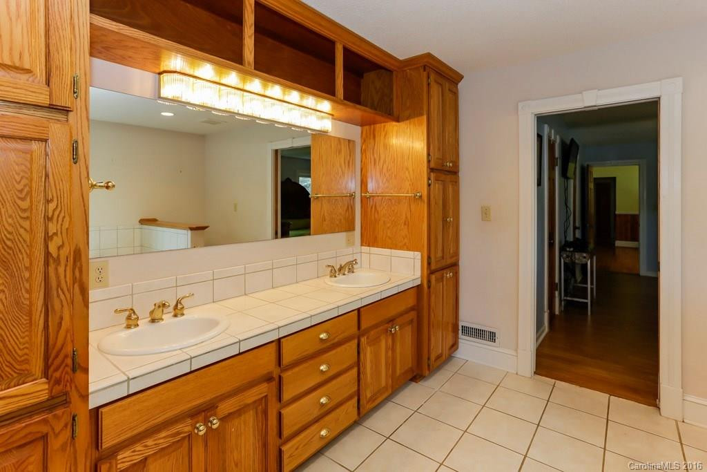 461 Hunting Drive #B23, C - Photo 12
