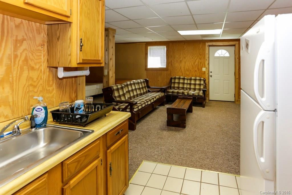 461 Hunting Drive #B23, C - Photo 18
