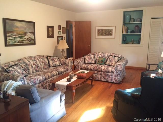 1653 Hendersonville Highway - Photo 2