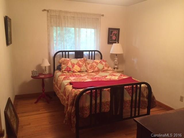 1653 Hendersonville Highway - Photo 3