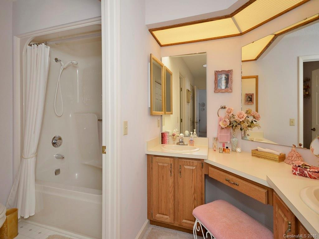 404 Laurel Oak Lane #- - Photo 8