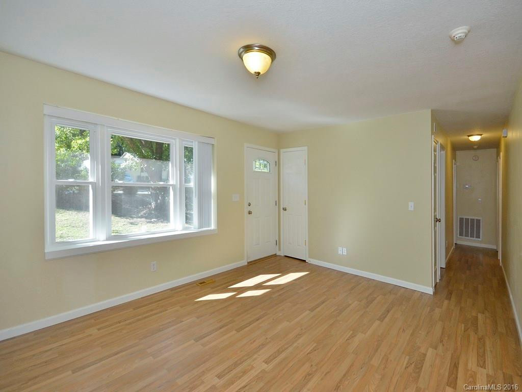 423 Oklahoma Avenue - Photo 2
