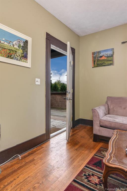152 Bartlett Street - Photo 4