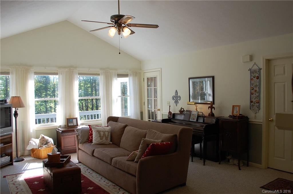 1044 Blanton Street - Photo 10