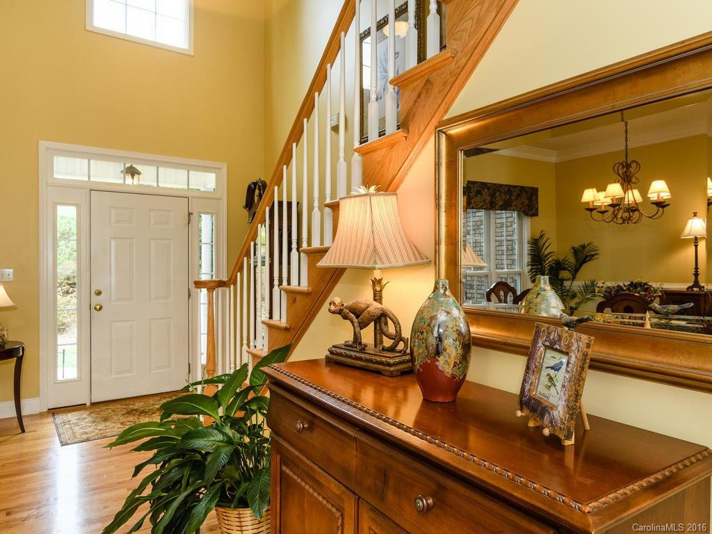 78 Hillcrest Drive - Photo 2