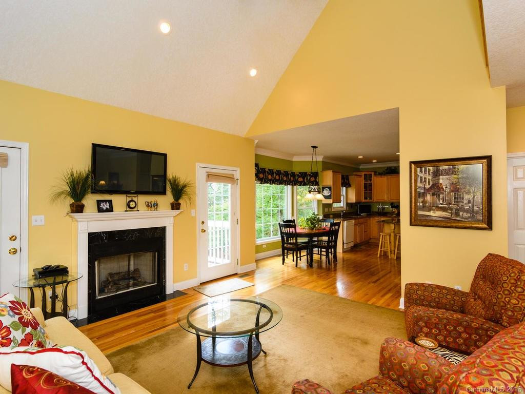 78 Hillcrest Drive - Photo 3