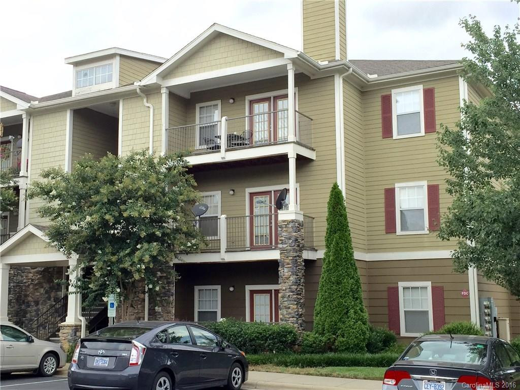 700 Vista Lake Drive #101