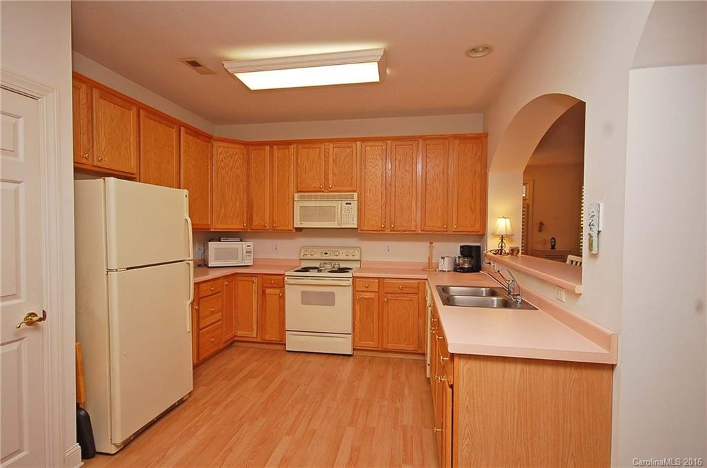 140 Village Green Way #31-33 - Photo 12