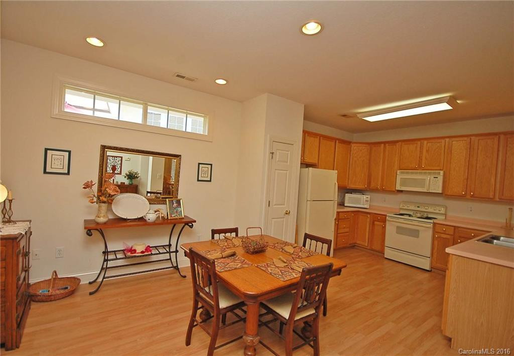 140 Village Green Way #31-33 - Photo 14