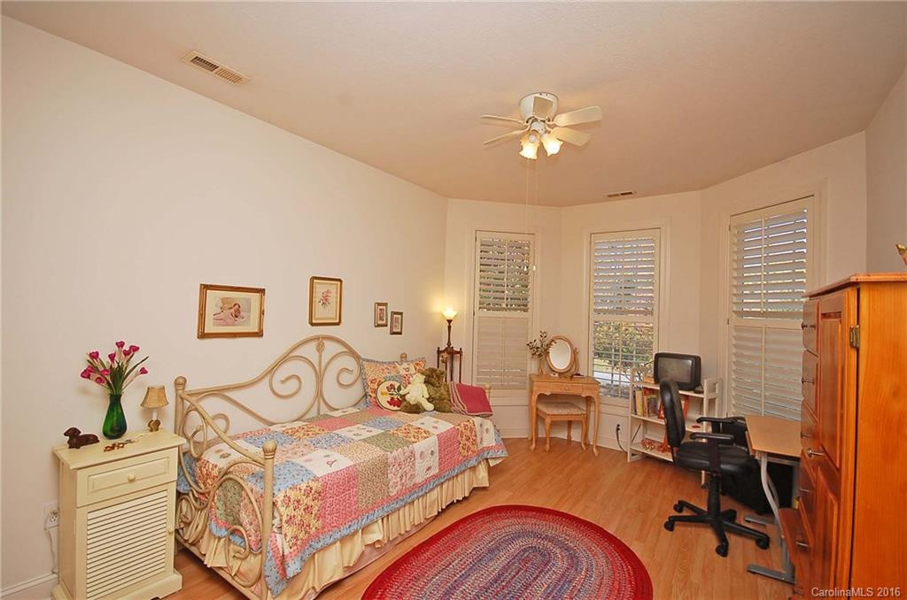 140 Village Green Way #31-33 - Photo 18