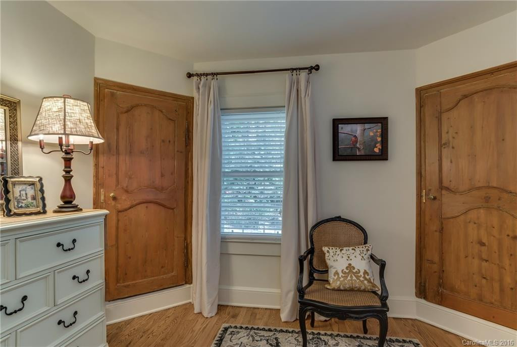 327 Sycamore Drive - Photo 11