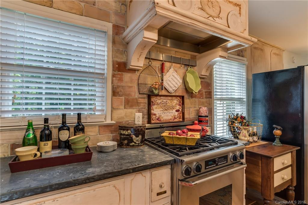327 Sycamore Drive - Photo 4
