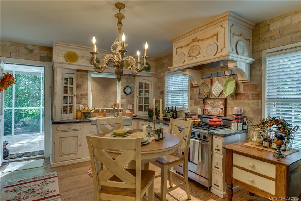 327 Sycamore Drive - Photo 5
