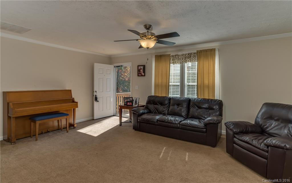 24 Olivia Lane - Photo 2