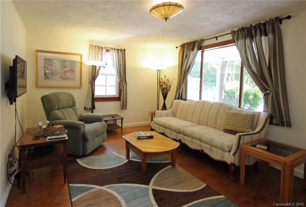 164 Lakeside Drive - Photo 2