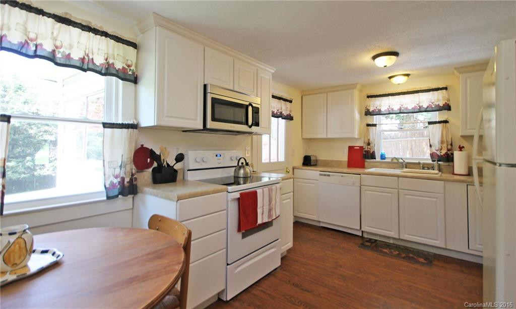 164 Lakeside Drive - Photo 3