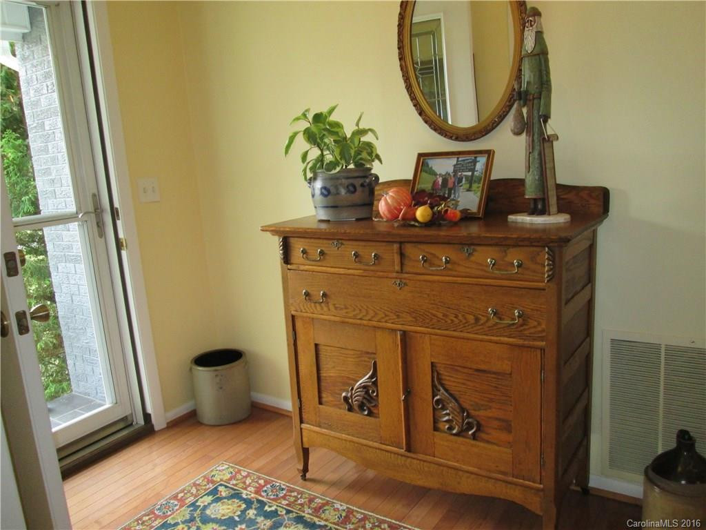 709 Shadywood Lane #33 - Photo 2