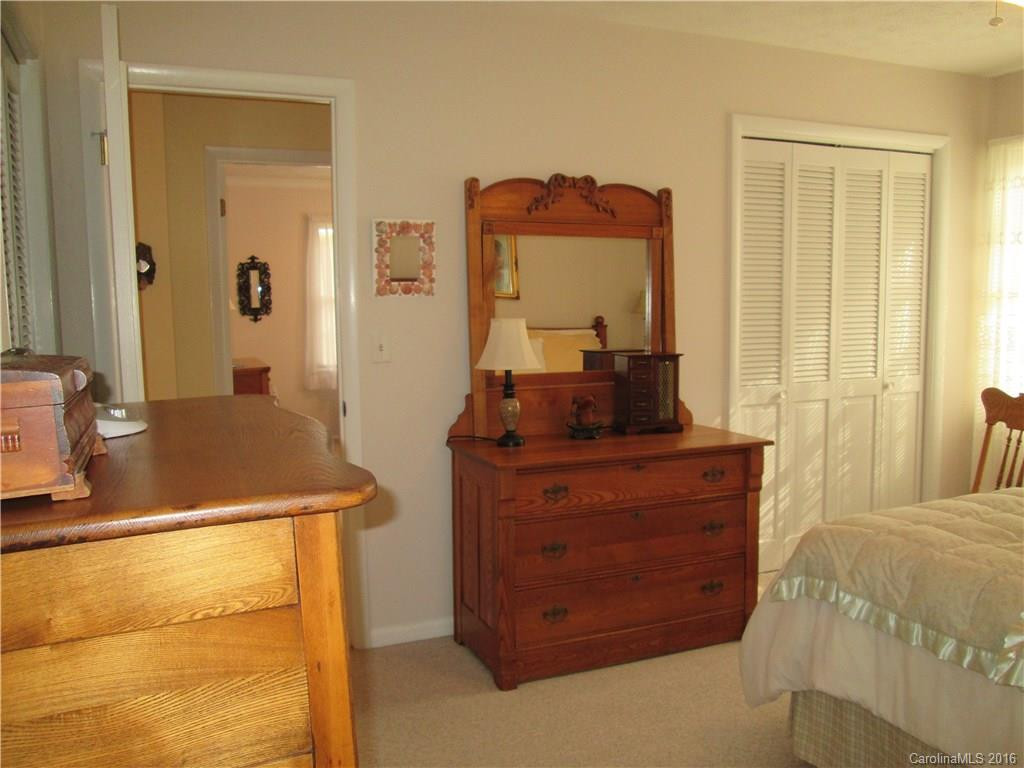709 Shadywood Lane #33 - Photo 14