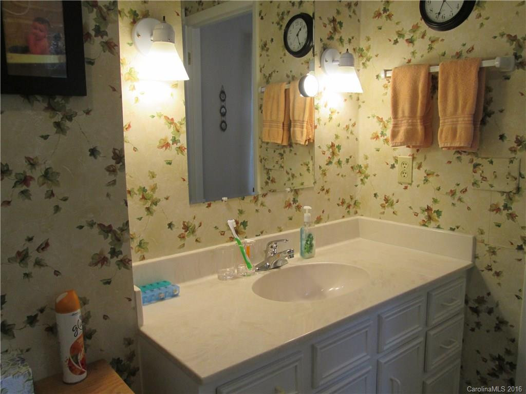 709 Shadywood Lane #33 - Photo 16