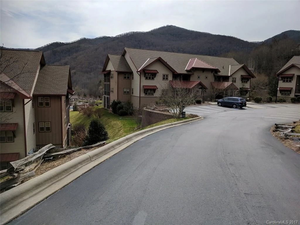 1564 Country Club Drive #302B