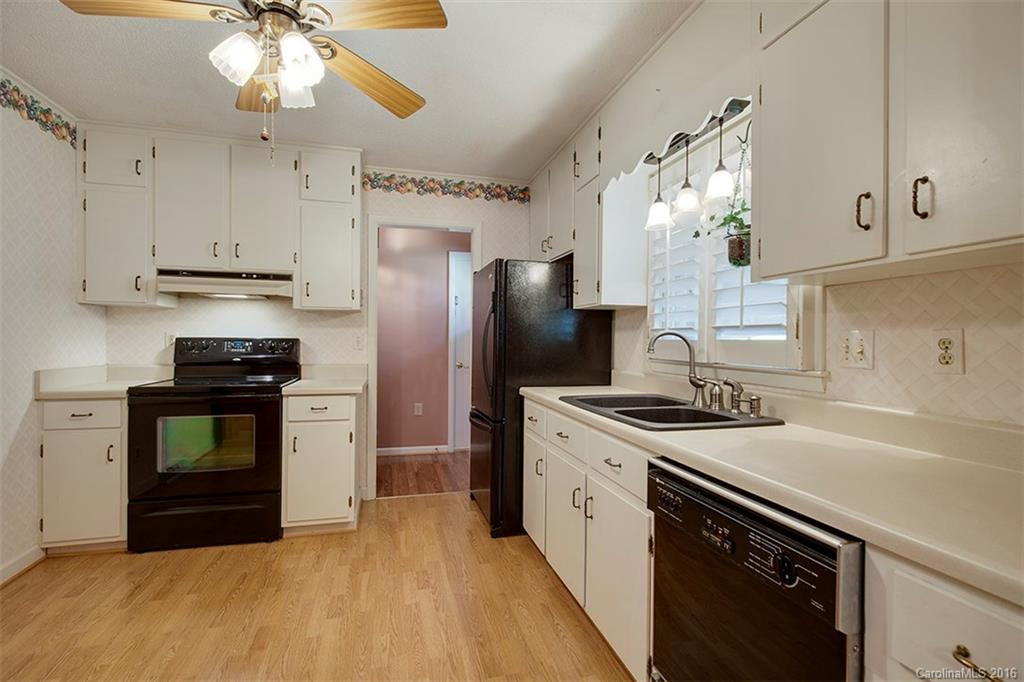 284 Millbrook Drive - Photo 3