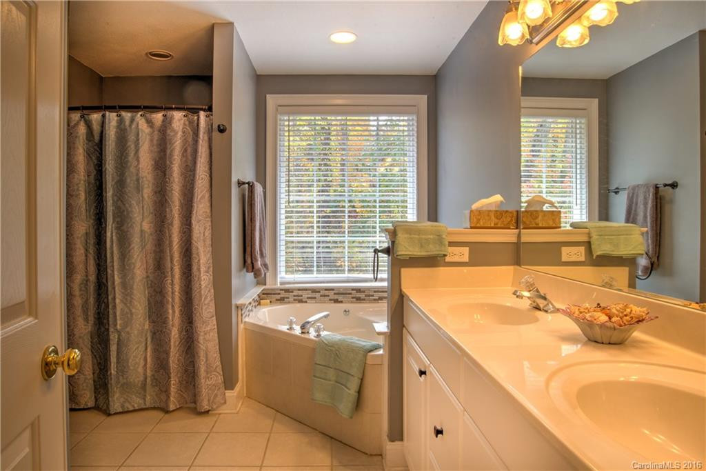 55 Squires Lane - Photo 13
