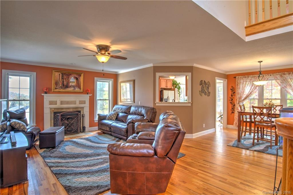 55 Squires Lane - Photo 4