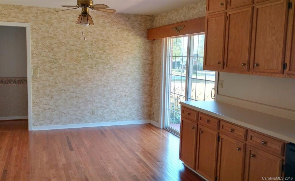 111 Broadview Circle - Photo 9