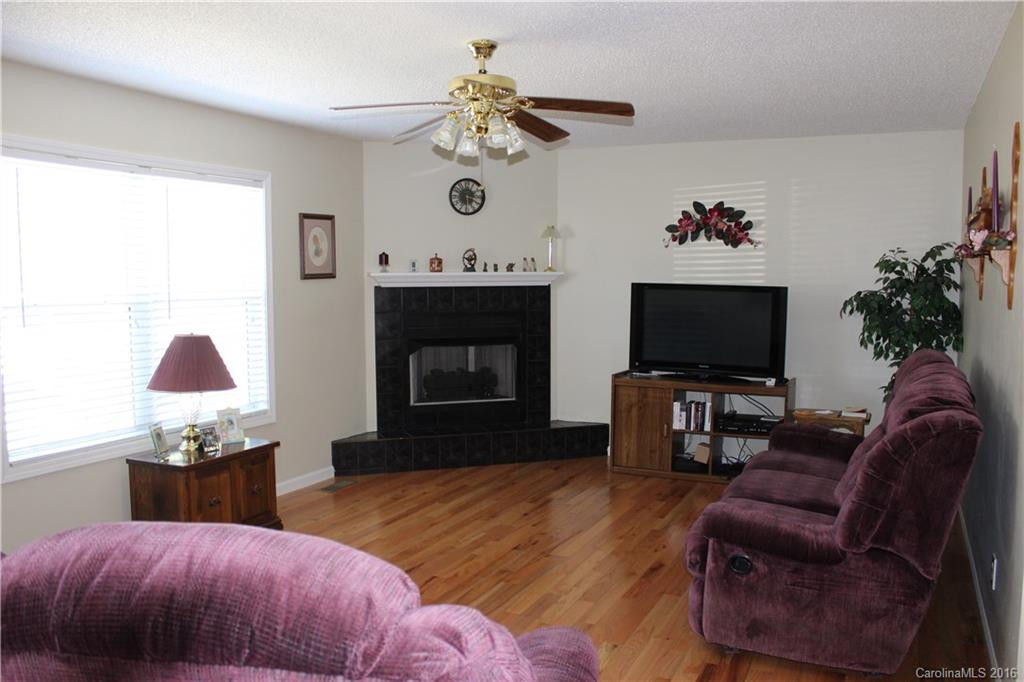 106 Onyx Drive - Photo 2