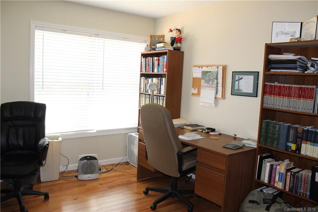 106 Onyx Drive - Photo 7
