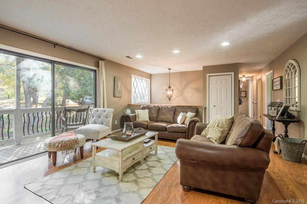 210 Kelly Lane - Photo 3