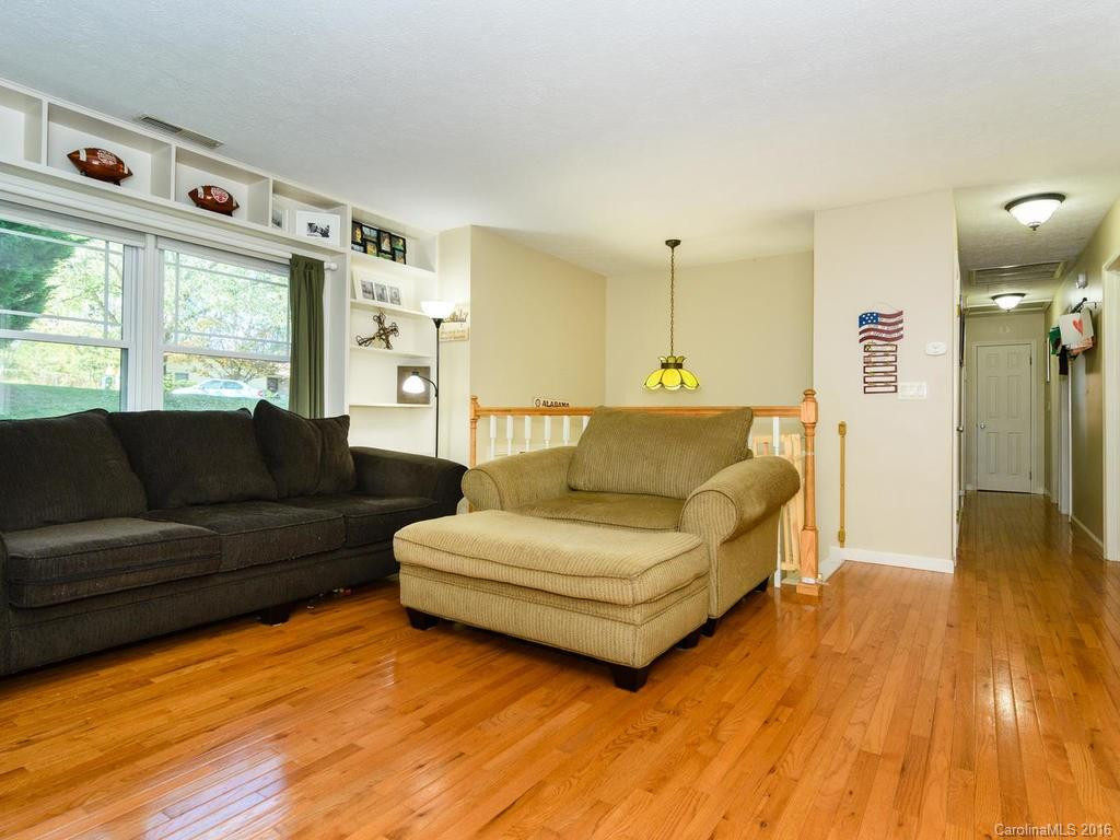 10 Holly Hill Court - Photo 5