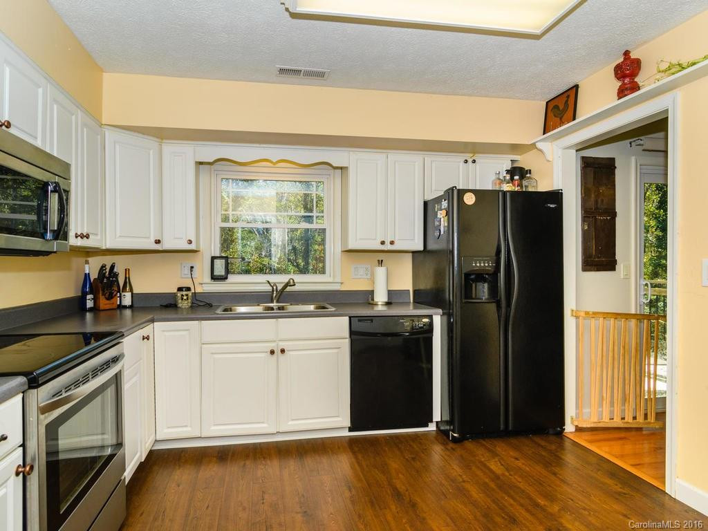 10 Holly Hill Court - Photo 9
