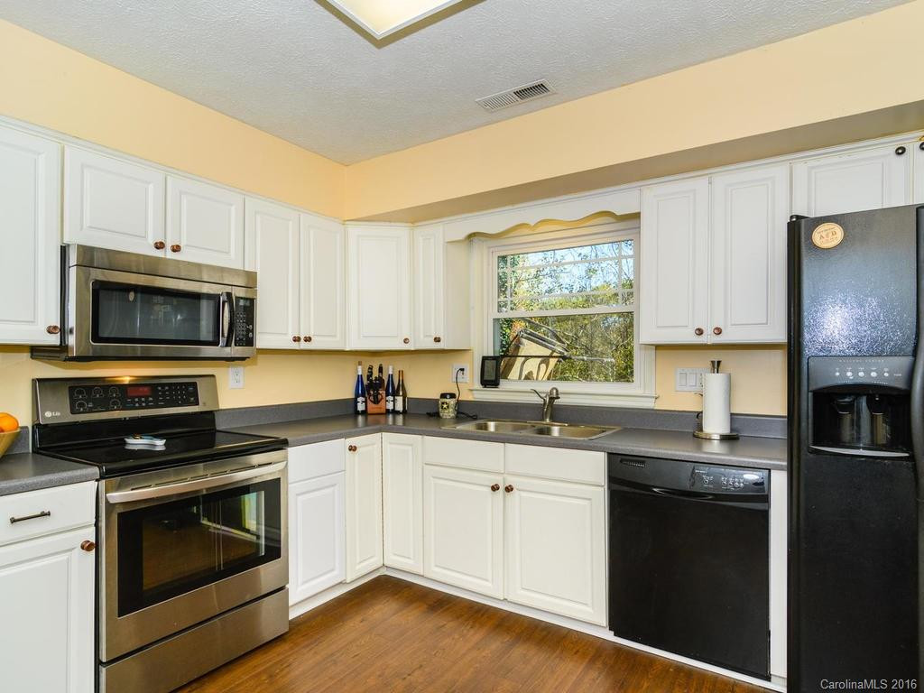 10 Holly Hill Court - Photo 10