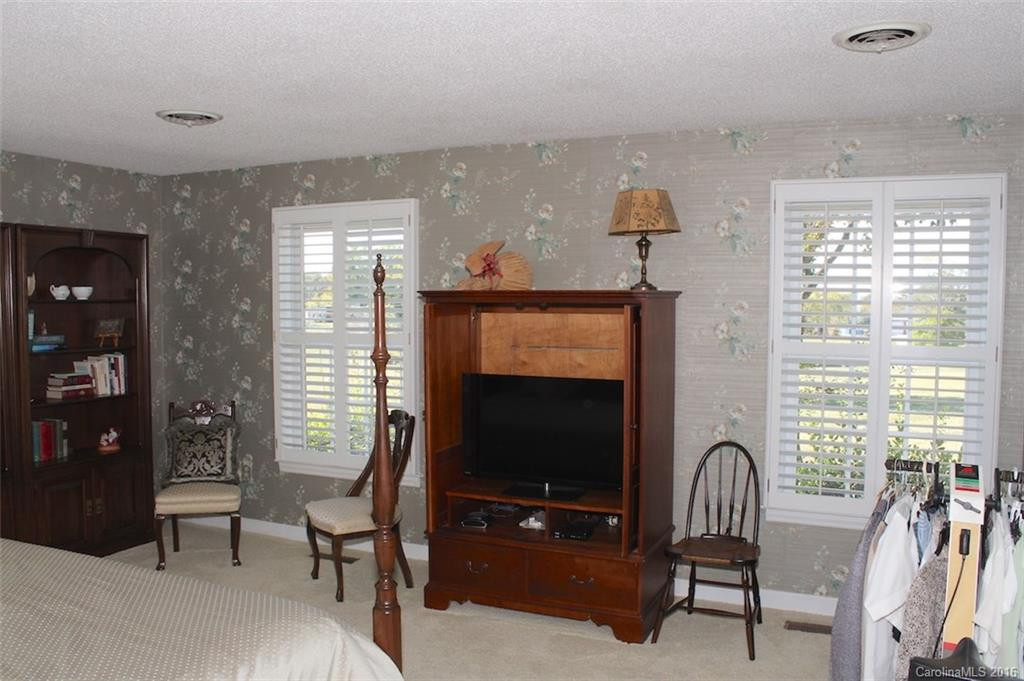 751 Doggett Road - Photo 17