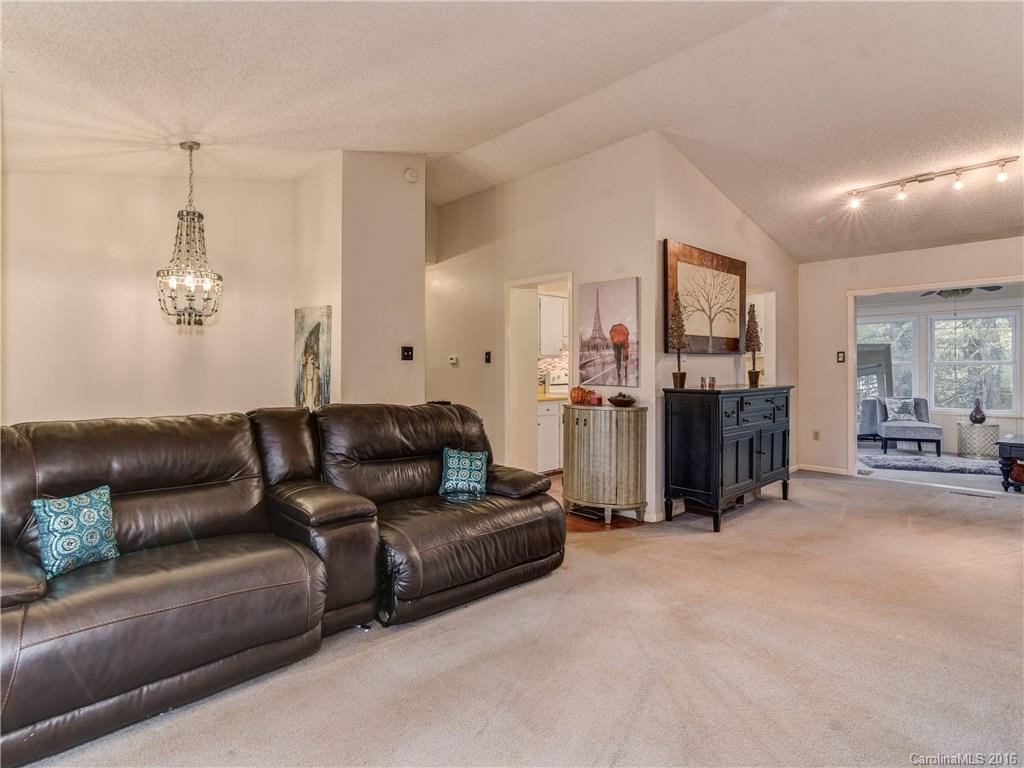 50 Fieldcrest Road - Photo 4