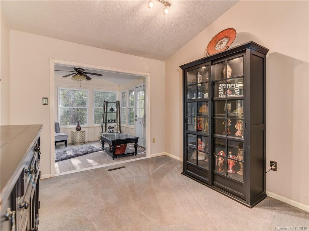 50 Fieldcrest Road - Photo 5