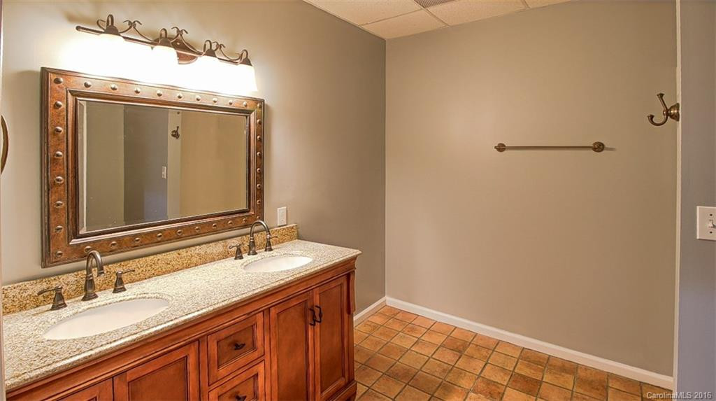 440 Ridgeway Drive - Photo 17