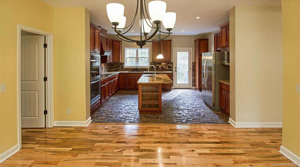 440 Ridgeway Drive - Photo 4
