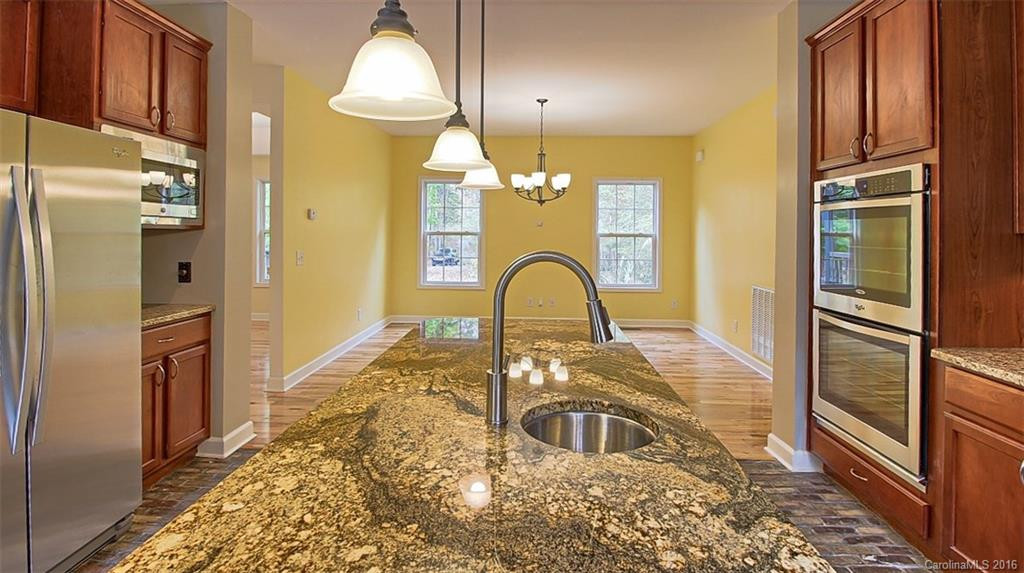 440 Ridgeway Drive - Photo 7