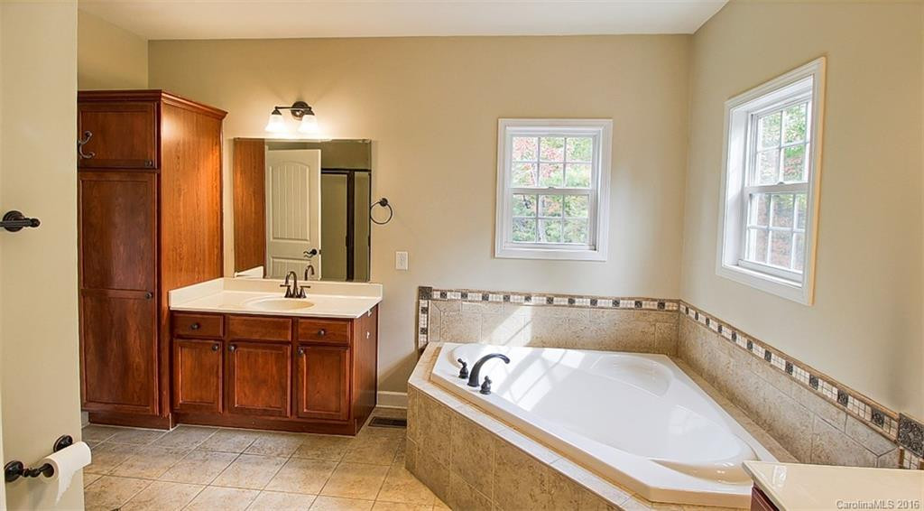 440 Ridgeway Drive - Photo 10
